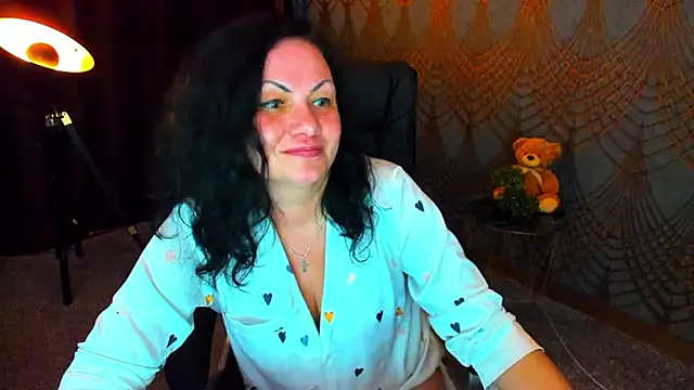 Snapshot of IrissMoon chatting on 05-21-26, 04:19 IrissMoon online show from 05-21-26, 04:19