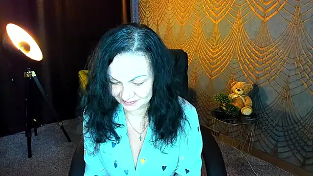 Snapshot of IrissMoon chatting on 05-22-26, 11:38 IrissMoon online show from 05-22-26, 11:38