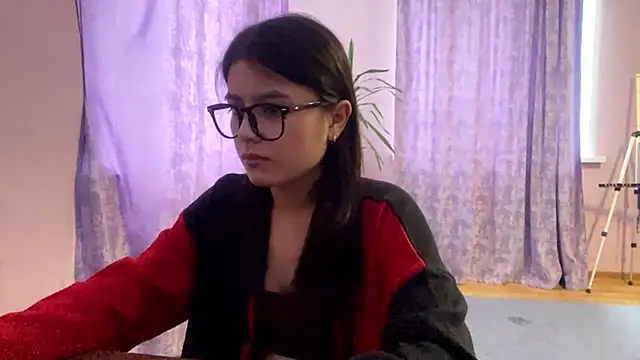 Snapshot of SaintMari chatting on 04-29-26, 01:37 SaintMari online show from 04-29-26, 01:37