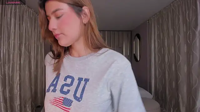 Snapshot of BellaThompsonX chatting on 03-04-26, 09:10 BellaThompsonX online show from 03-04-26, 09:10