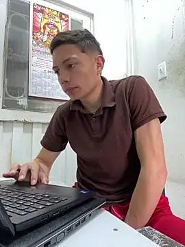 santiObrero online show from 02-18-26, 04:25