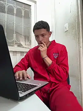 Snapshot of santiObrero chatting on 05-01-26, 03:27 santiObrero online show from 05-01-26, 03:27