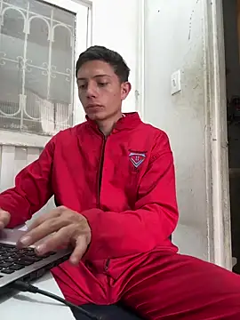Snapshot of santiObrero chatting on 05-08-26, 04:23 santiObrero online show from 05-08-26, 04:23