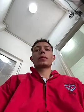 Snapshot of santiObrero chatting on 05-25-26, 03:18 santiObrero online show from 05-25-26, 03:18