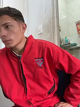 Snapshot of santiObrero chatting on 05-28-26, 04:37 santiObrero online show from 05-28-26, 04:37