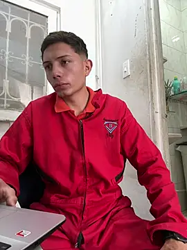Snapshot of santiObrero chatting on 06-01-26, 05:03 santiObrero online show from 06-01-26, 05:03