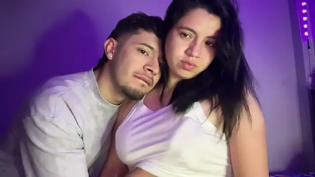 Snapshot of Hotte_een chatting on 02-05-26, 01:43 Hotte een online show from 02-05-26, 01:43