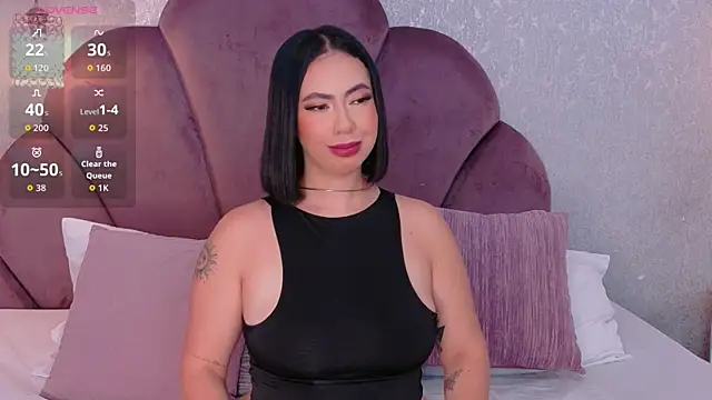 Snapshot of Sienna-Gold chatting on 05-18-26, 01:06 Sienna-Gold online show from 05-18-26, 01:06