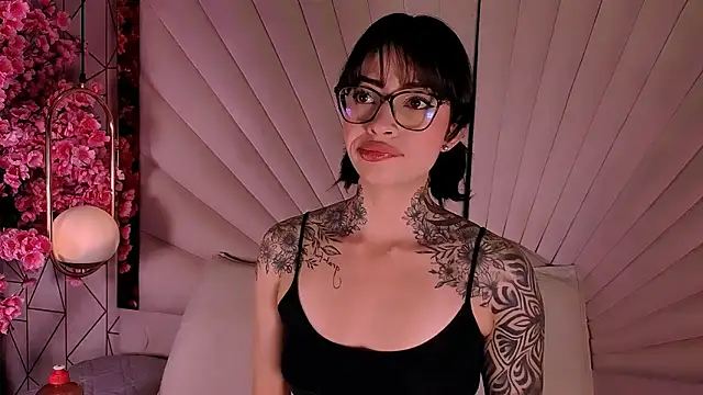 JuneCollins online show from 04-21-26, 02:01