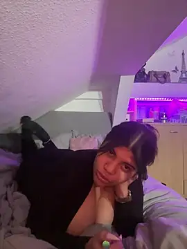 Snapshot of MinaKhalina chatting on 01-18-26, 06:12 MinaKhalina online show from 01-18-26, 06:12