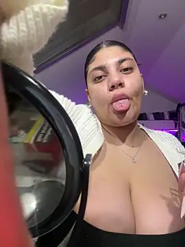 Snapshot of MinaKhalina chatting on 02-06-26, 07:06 MinaKhalina online show from 02-06-26, 07:06