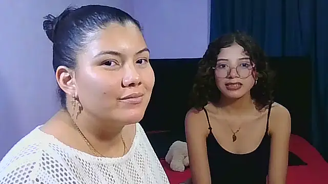 Helena-Paola online show from 03-13-26, 11:55