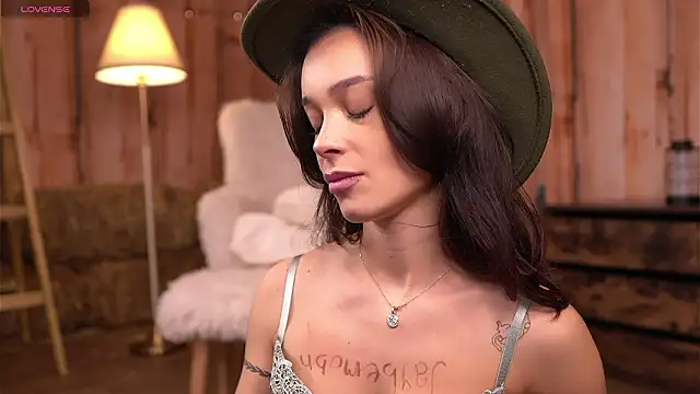 SweetRossie online show from 02-06-26, 04:28