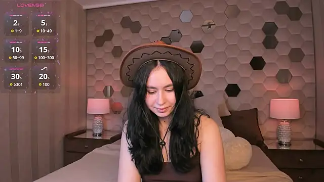 GiovannaAntonelli online show from 04-22-26, 07:37