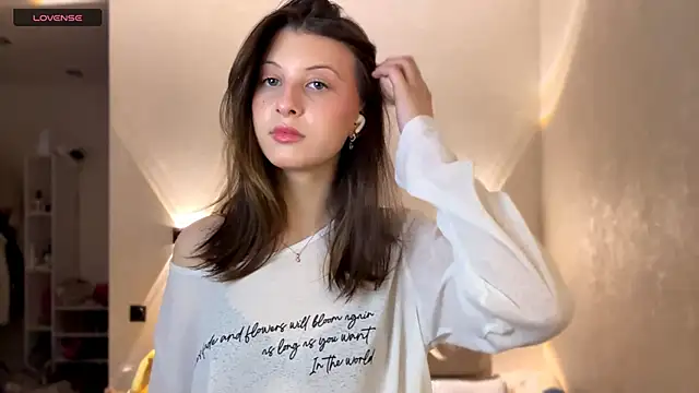 LouiseChavez online show from 04-21-26, 02:45