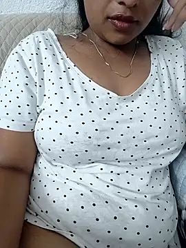 Hot-Tinaa online show from 04-05-26, 01:47