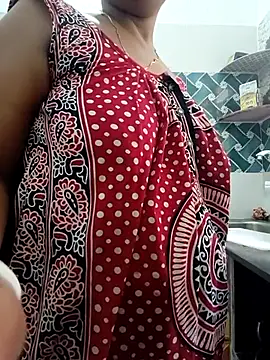 Hot-Tinaa online show from 04-18-26, 03:43