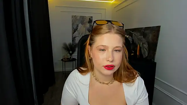 Snapshot of SweetDaylight chatting on 05-17-26, 07:43 SweetDaylight online show from 05-17-26, 07:43