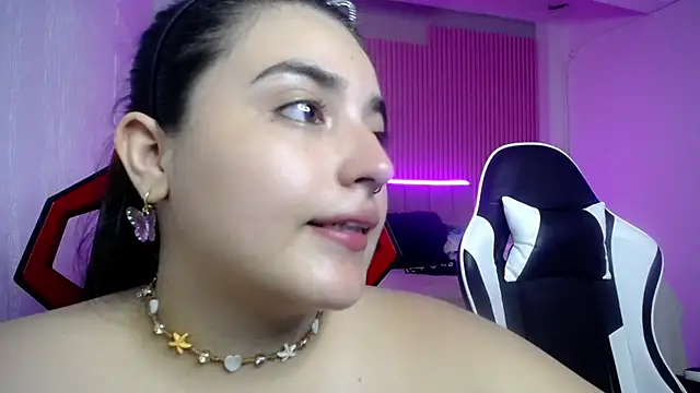 Snapshot of sonic_jess07 chatting on 06-22-26, 01:18 sonic jess07 online show from 06-22-26, 01:18