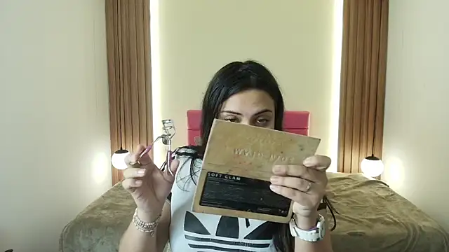 IvonneRoss  online show from 06-02-26, 12:18