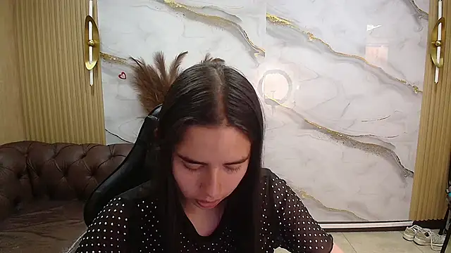 Qetsyah tf online show from 04-18-26, 07:58