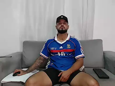 Snapshot of Handsomen69 chatting on 02-15-26, 01:35 Handsomen69 online show from 02-15-26, 01:35