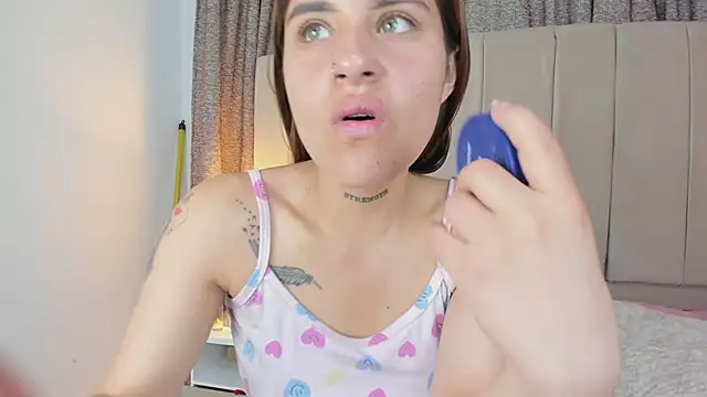 Snapshot of valery_gv chatting on 02-13-26, 12:01 valery gv online show from 02-13-26, 12:01