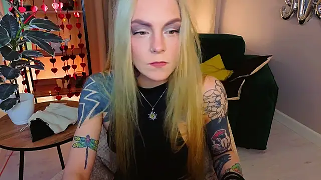 Snapshot of cherrie_sherry chatting on 02-17-26, 09:21 cherrie sherry online show from 02-17-26, 09:21