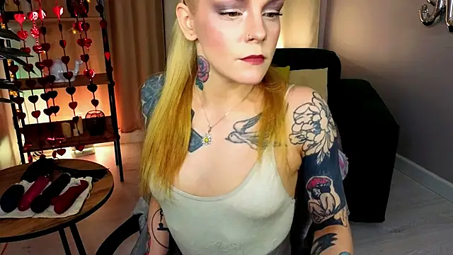 Snapshot of cherrie_sherry chatting on 02-19-26, 09:00 cherrie sherry online show from 02-19-26, 09:00