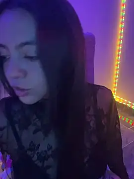 Snapshot of laraa_rous chatting on 02-13-26, 01:23 laraa rous online show from 02-13-26, 01:23