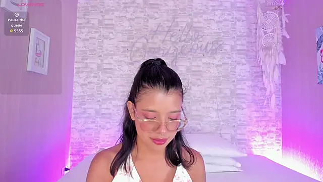 Snapshot of Olivia_Lane chatting on 02-04-26, 07:09 Olivia Lane online show from 02-04-26, 07:09