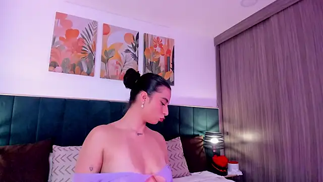Snapshot of IrinaBlanc chatting on 06-02-26, 01:07 IrinaBlanc online show from 06-02-26, 01:07