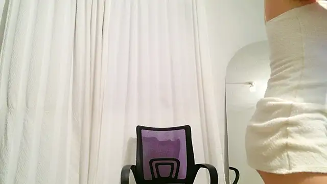 Snapshot of Isabelavennori chatting on 05-22-26, 01:13 Isabelavennori online show from 05-22-26, 01:13