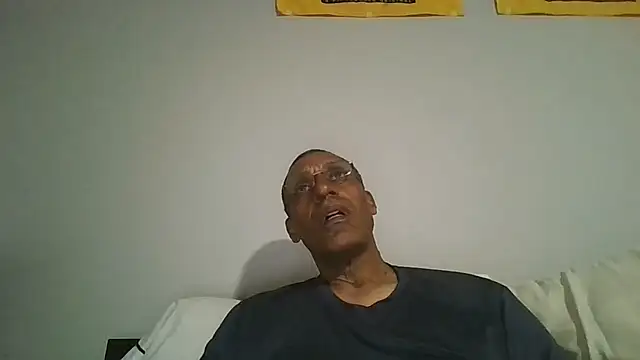swimmer2496 online show from 06-12-26, 05:17