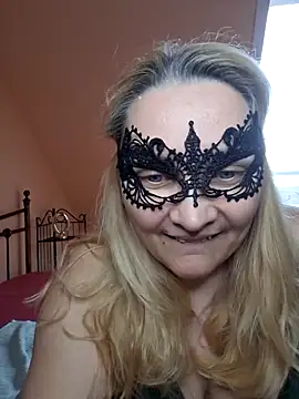 Snapshot of MaskedQueen77 chatting on 04-15-26, 03:52 MaskedQueen77 online show from 04-15-26, 03:52