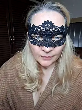 Snapshot of MaskedQueen77 chatting on 05-09-26, 11:48 MaskedQueen77 online show from 05-09-26, 11:48
