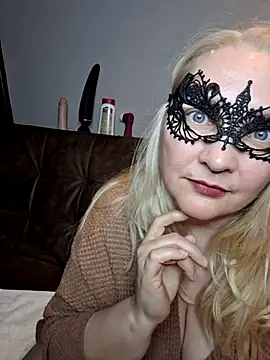 Snapshot of MaskedQueen77 chatting on 05-21-26, 06:37 MaskedQueen77 online show from 05-21-26, 06:37