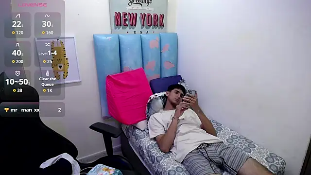 Akyra latinn online show from 04-17-26, 05:16