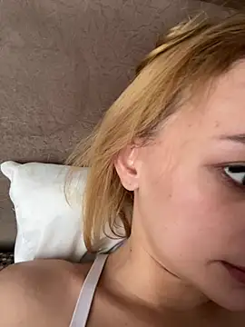 Snapshot of SashaPri chatting on 03-24-26, 08:30 SashaPri online show from 03-24-26, 08:30