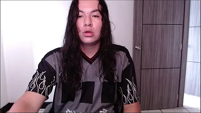 Snapshot of Yigolo__ chatting on 07-09-26, 02:43 Yigolo online show from 07-09-26, 02:43