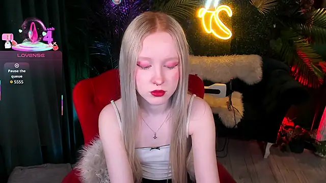 Snapshot of Sia_Hart chatting on 02-26-26, 06:07 Sia Hart online show from 02-26-26, 06:07