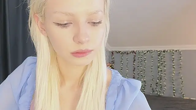 Naomi Demio online show from 04-18-26, 12:42