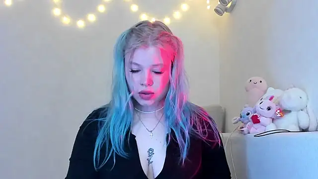 Lulu Di online show from 05-17-26, 10:39
