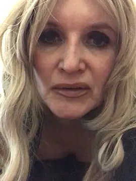 Snapshot of Snejnaya chatting on 02-06-26, 02:31 Snejnaya online show from 02-06-26, 02:31