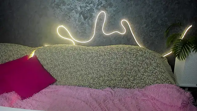 Snapshot of Dream_Olivia chatting on 05-20-26, 02:51 Dream Olivia online show from 05-20-26, 02:51
