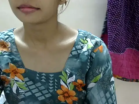 Snapshot of Kulsum_S chatting on 07-06-26, 02:03 Kulsum S online show from 07-06-26, 02:03