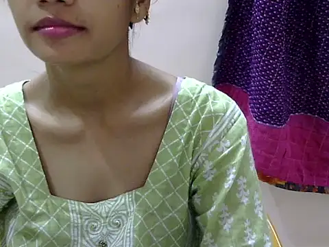 Snapshot of Kulsum_S chatting on 08-01-26, 02:05 Kulsum S online show from 08-01-26, 02:05