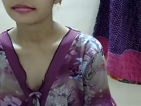 Snapshot of Kulsum_S chatting on 08-02-26, 02:26 Kulsum S online show from 08-02-26, 02:26