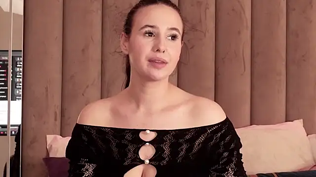 MavisReeve online show from 02-06-26, 06:40