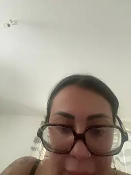 Snapshot of Melissa-suisse chatting on 02-16-26, 02:13 Melissa-suisse online show from 02-16-26, 02:13